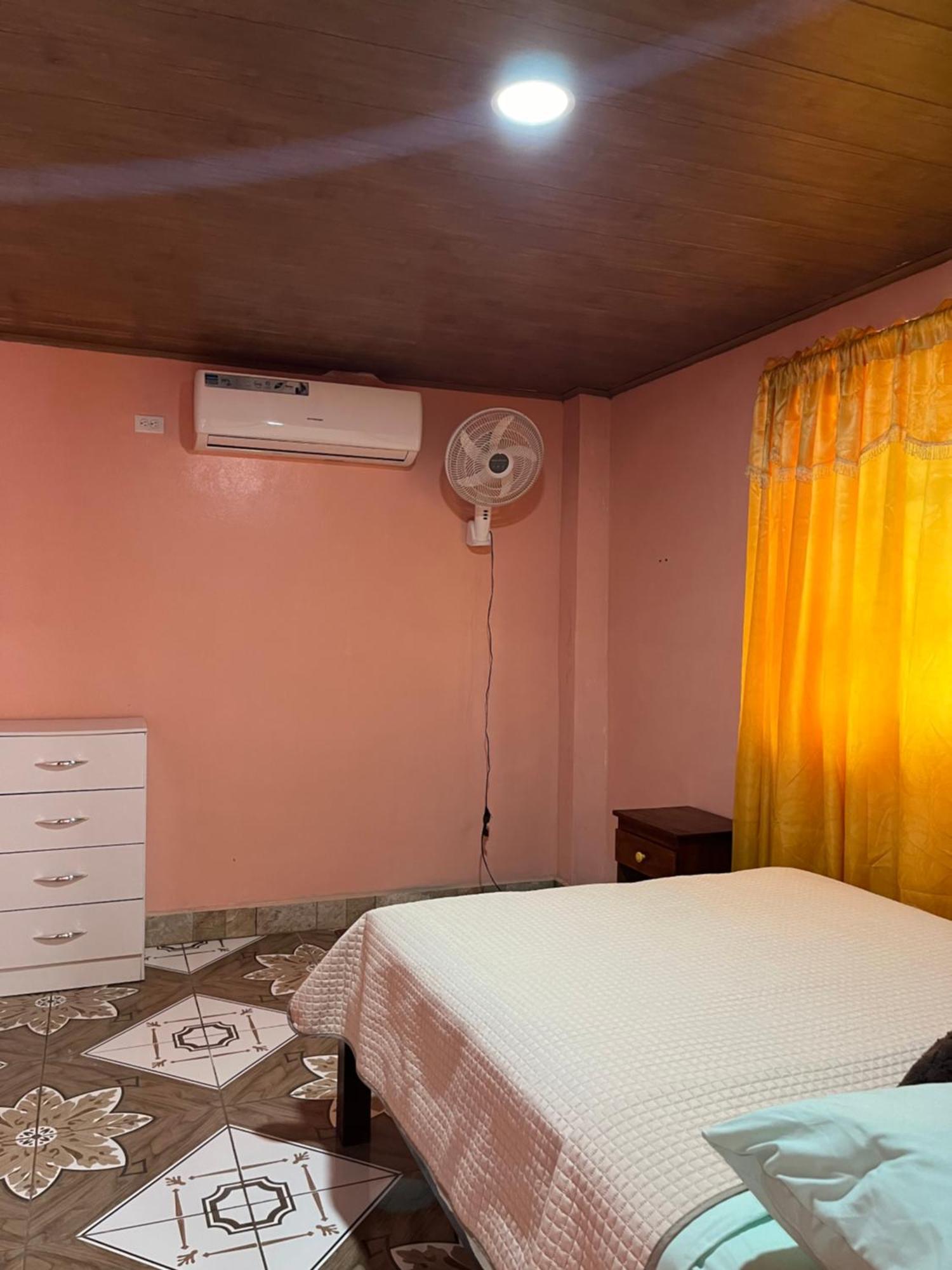 Surf Camp Hotel Bocas del Toro Exterior photo