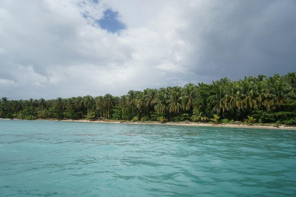 Surf Camp Hotel Bocas del Toro Exterior photo