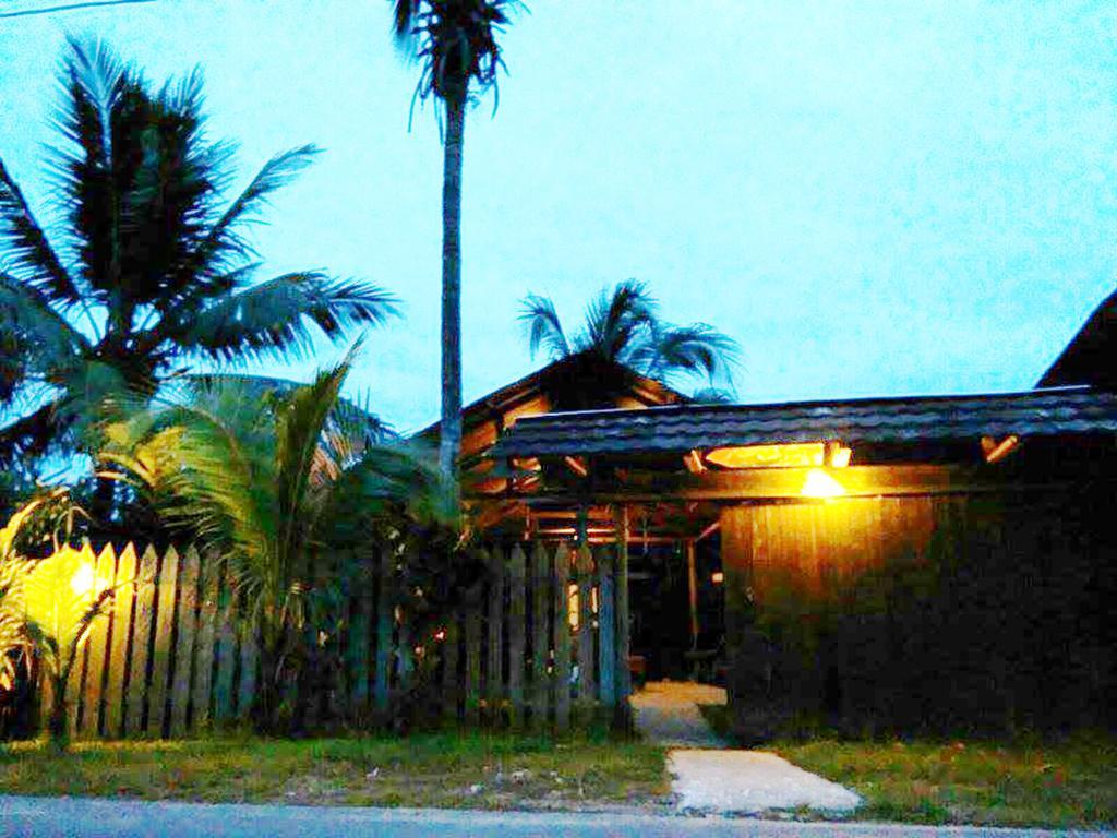 Surf Camp Hotel Bocas del Toro Exterior photo